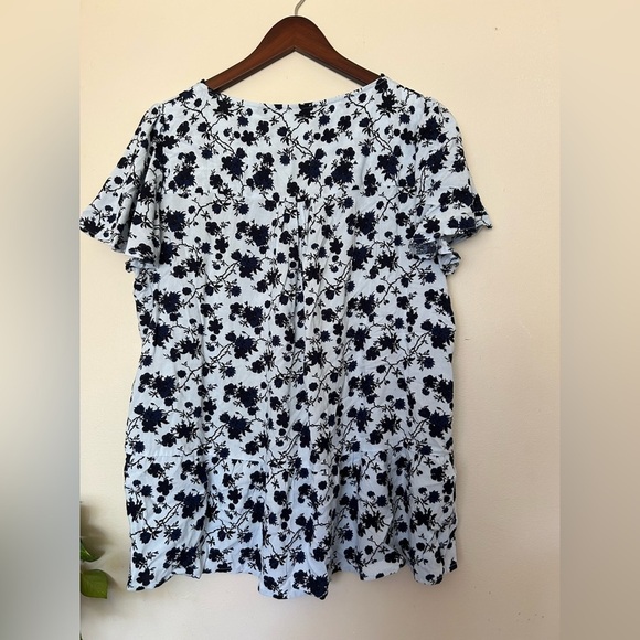 LANE BRYANT Button down Ditsy Floral Blue Short Sleeve Top Blouse plus size 12 - Picture 2 of 6